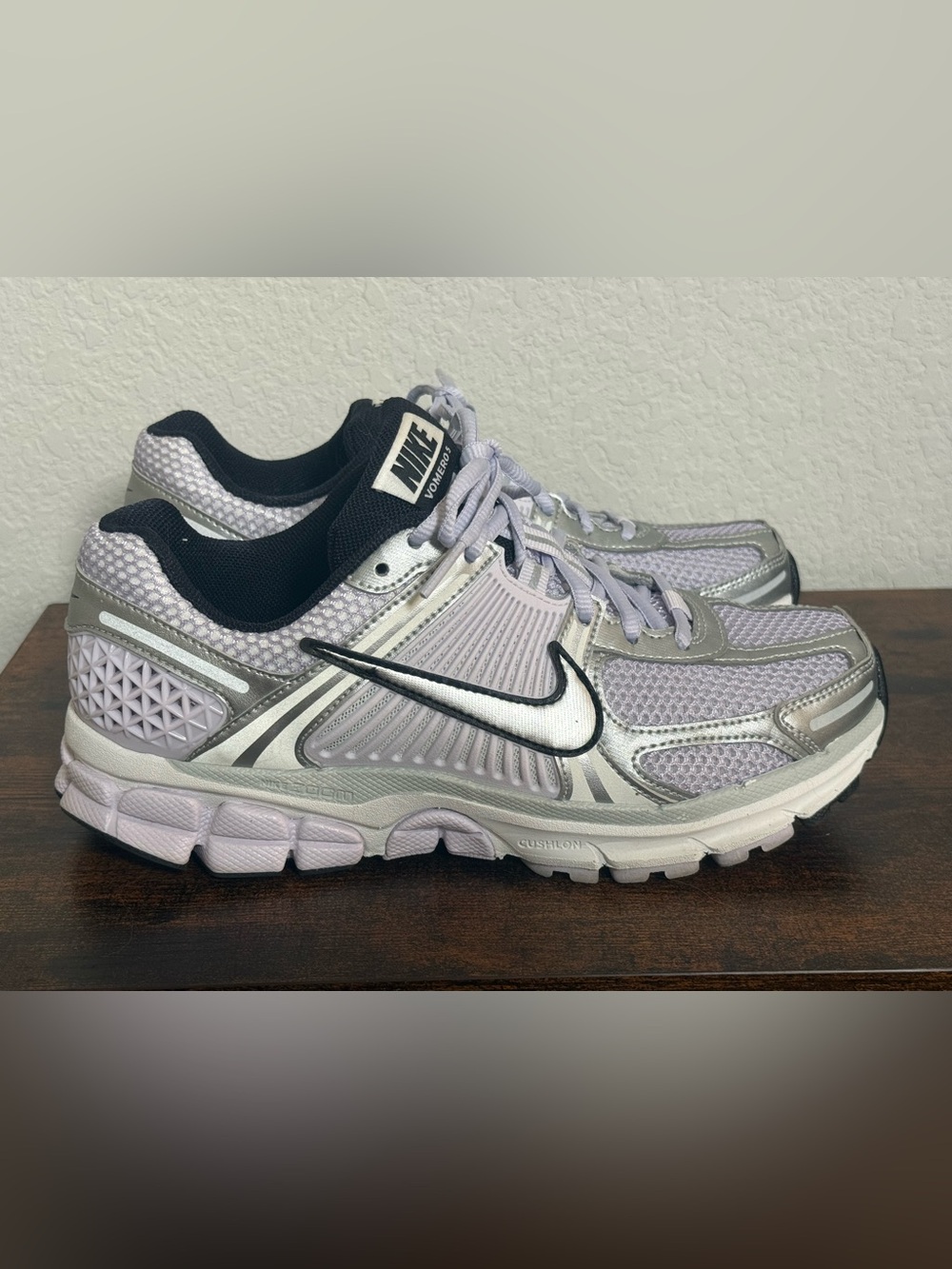 Nike Air Zoom Vomero 5 in Barely Grape (lavender light purple) size 7.5